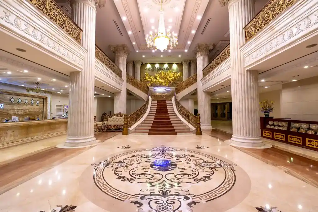 Qalexagrand Lodge interior